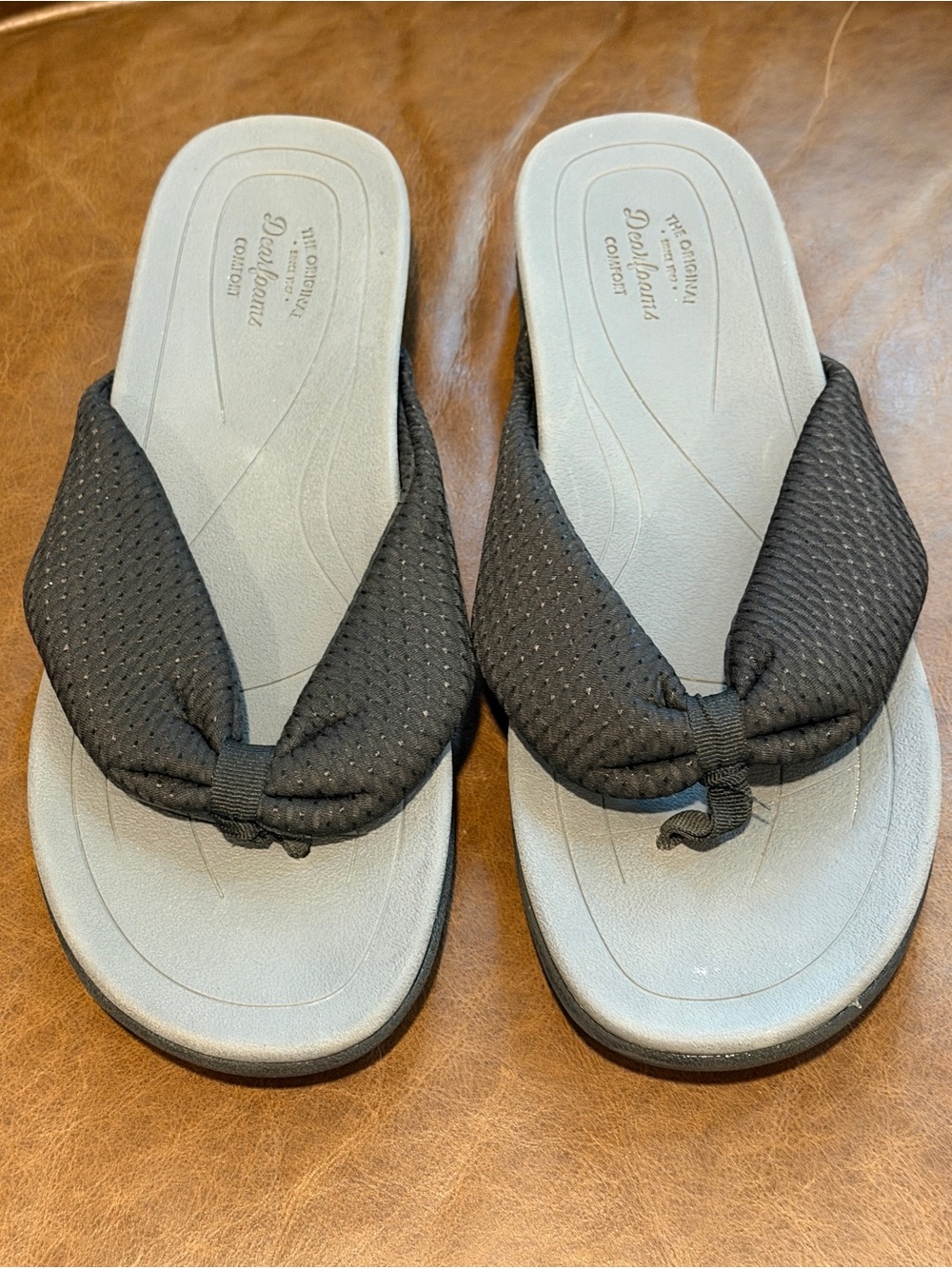 Dearfoams Therapeutic Black and Light Gray Padded Flip Flops Women's 10 NWOT